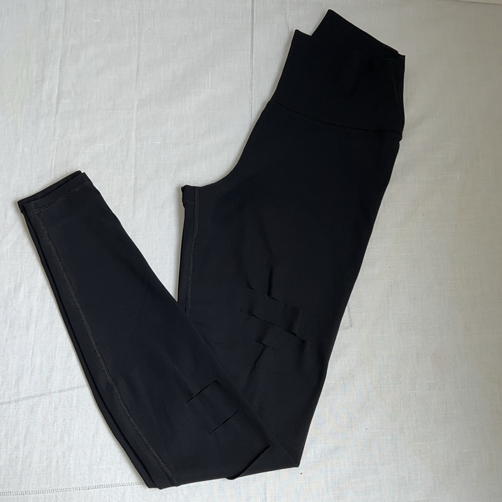 EUC Alo Yoga Women’s High Waisted Ripped Black Warrior Leggings Small